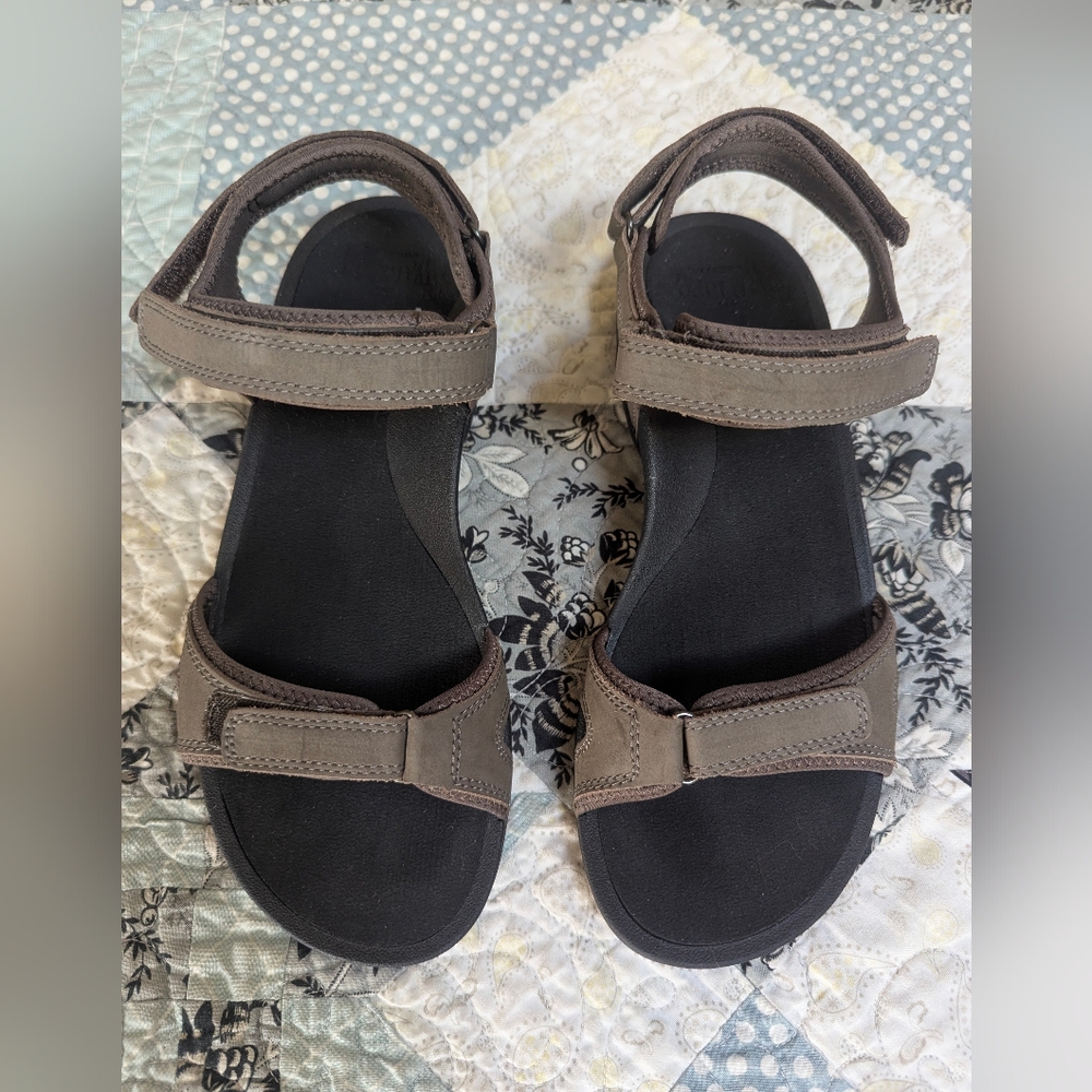 New Without Tags The Walking Company Brown and Black Sandals